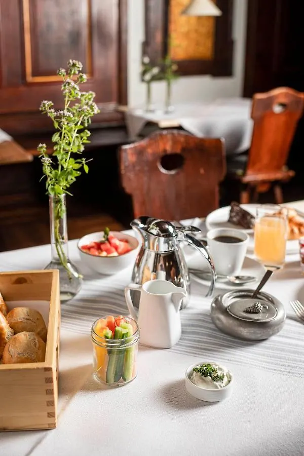 Romantik Hotel Zur Schwane Volkach 4*,