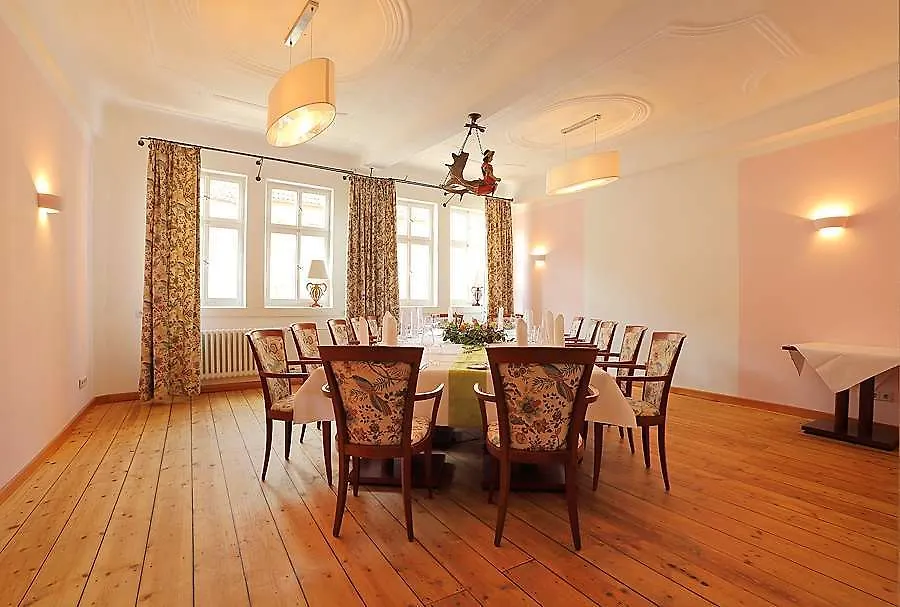Romantik Hotel Zur Schwane Volkach 4*,
